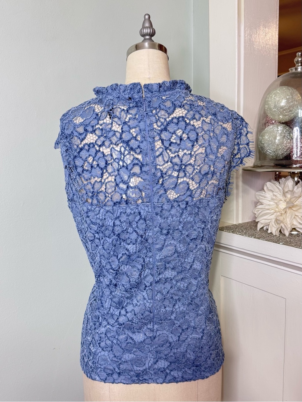 White House Black Market Blue Velour & Lace Short Sleeve Top Size 14 NWT - Picture 6 of 10